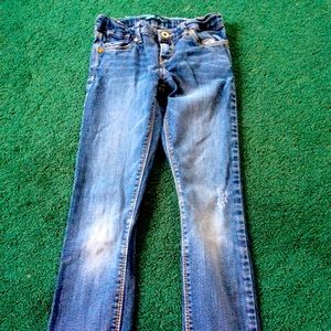 Skinny jeans with cute back pockets